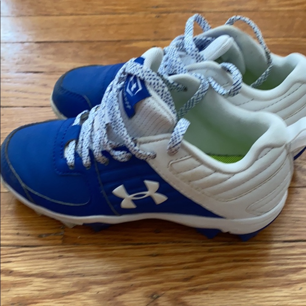 Youth Under Armour cleats size 1Y